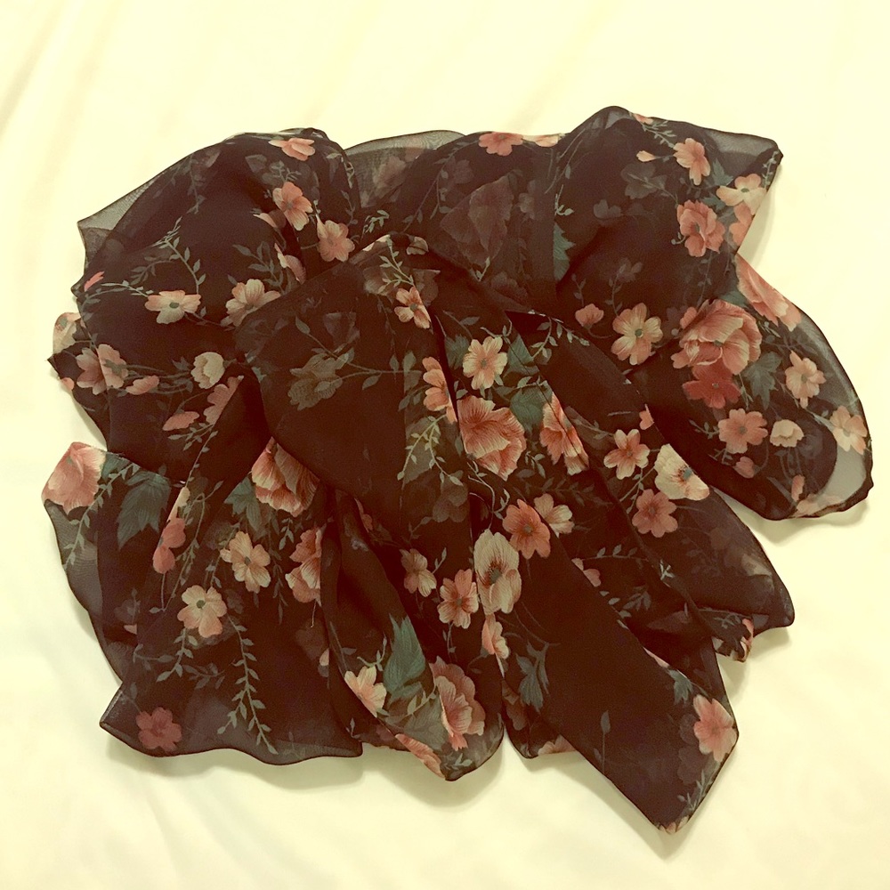 Floral scarf in georgette fabric